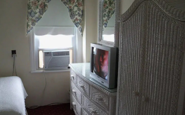 Holly Beach Hotel B&B