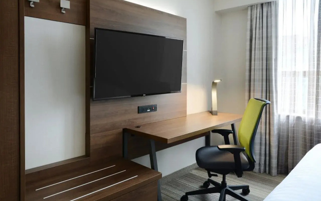 Holiday Inn Express Toronto - Downtown by IHG
