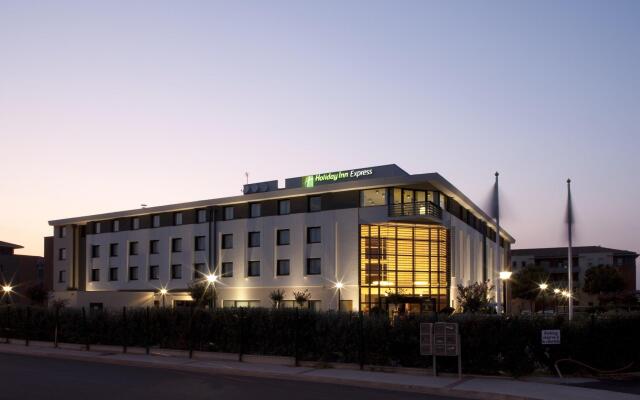 Отель Holiday Inn Express Toulouse Airport Франция, Бланьяк - отзывы, цены и фото номеров - забронировать отель Holiday Inn Express Toulouse Airport онлайн вид на фасад