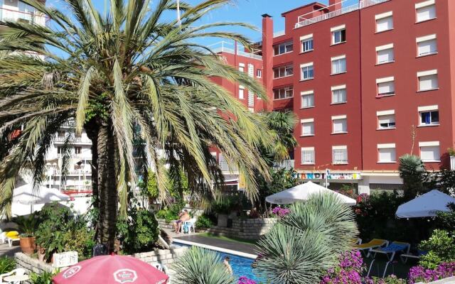 Отель Apartaments Mar Blau вид на фасад