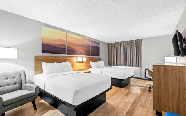 Days Inn by Wyndham Liberty