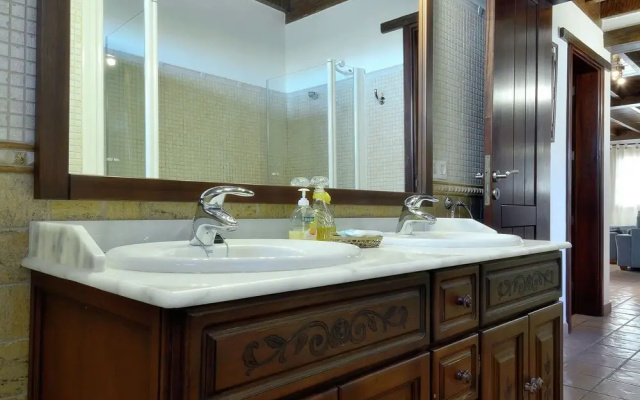 Spacious Villa in San Bartolomé With Swimming Pool