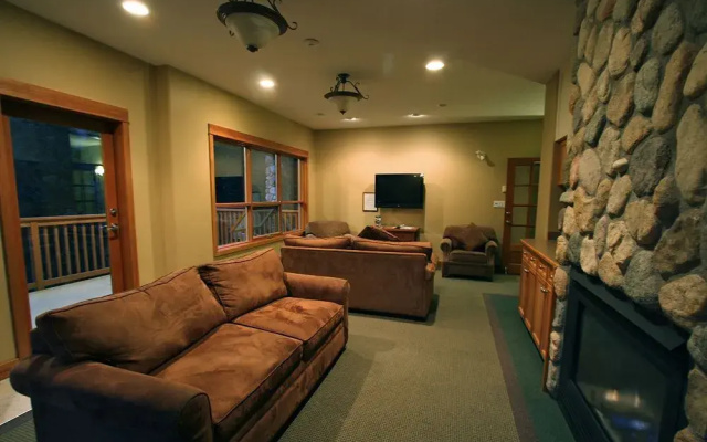 Pinnacle Lodge