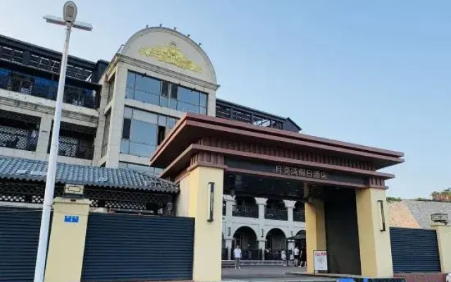 Moon Bay Holiday Hotel