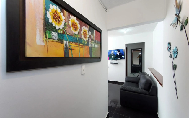 cozy apartment excellent location, air conditioning