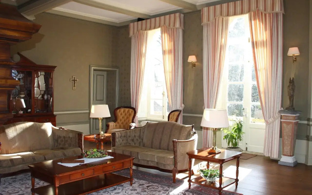 Vineyards and Valleys: A French Hide-in