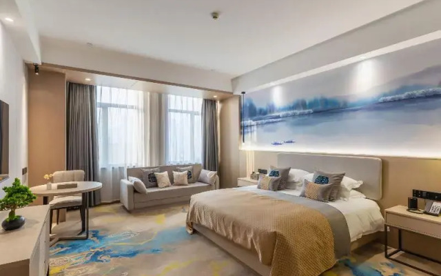 RuiLi Blossom Hotel