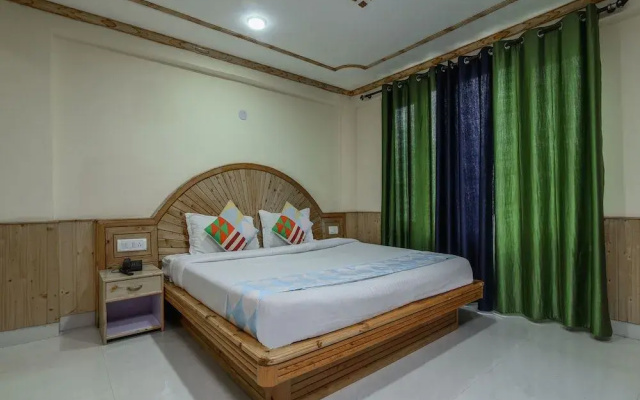 OYO Home 15841 Serene Mountain View Studio