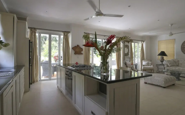 Les Jolies Eaux Villa - Chateau Elysium
