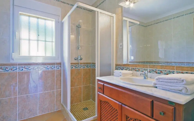 Villa - 4 Bedrooms with Pool, WiFi and Sea views - 104970