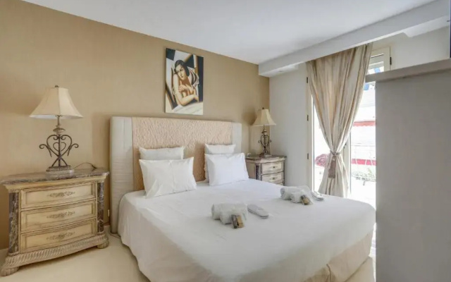 Luxurious Cosy 2 Bdrm Apartment Near Martinez by Olidesi