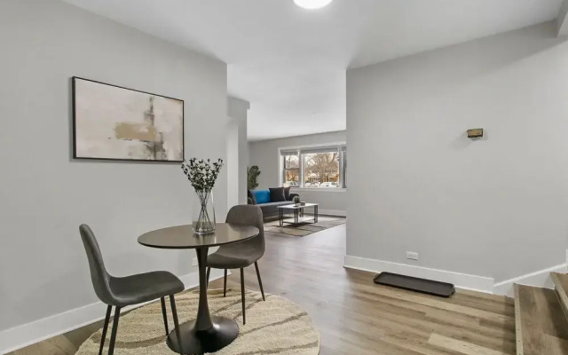 Skokie 1BR Gem - Davis