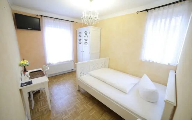 Re Hotel