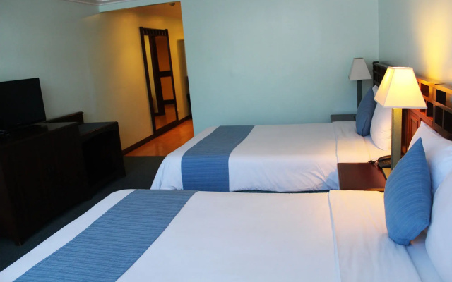 Отель John Hay Hotels Forest Wing
