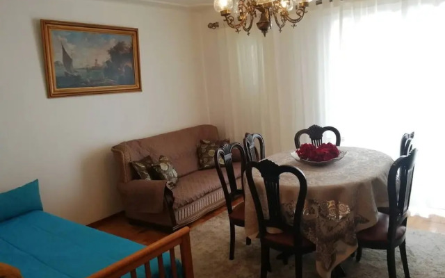 2 Bed Flat - Sleeps 5 - Parking - Wifi