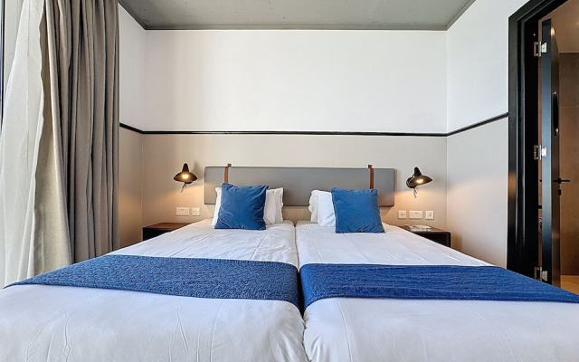 South 32 Hotel by Zzzing