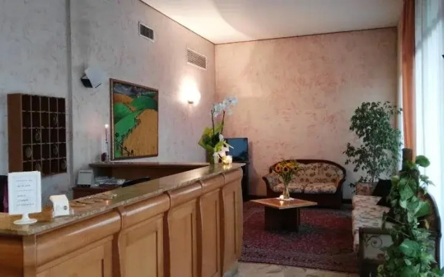 Hotel Resi & Dep