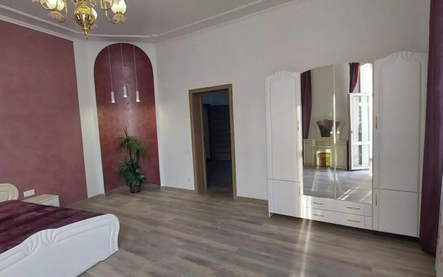 Apartment on Dudayeva 17