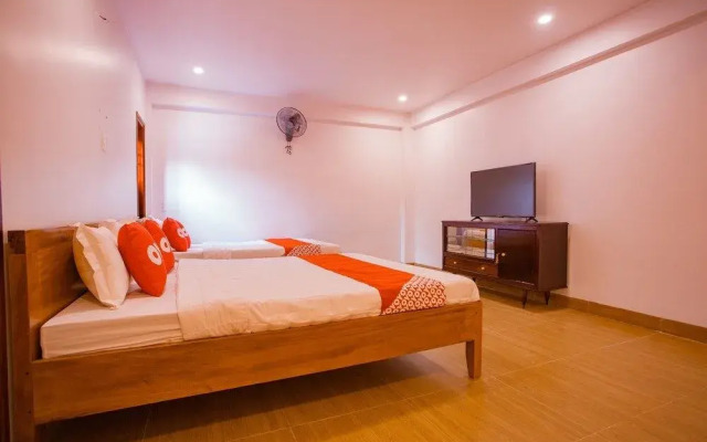 OYO 882 Lucky Hotel