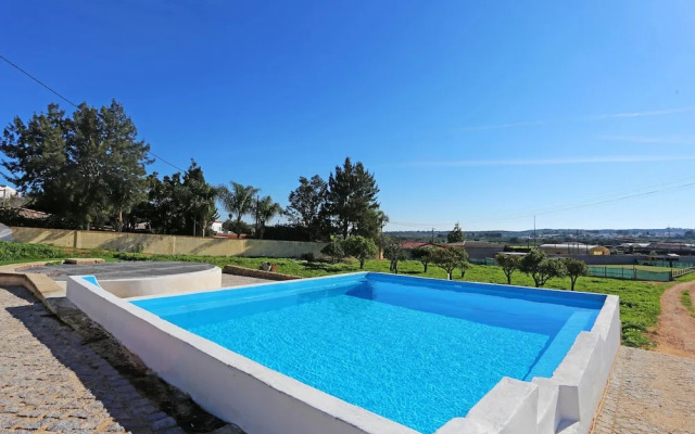 X 10 - 2 Bed Apartment in Quinta da Ponte