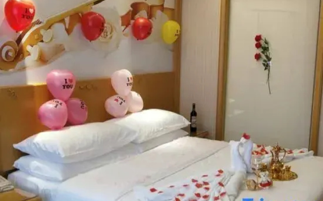 Vienna Hotel (Huichun )