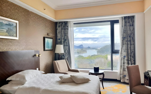 Guilin Lijiang Waterfall Hotel