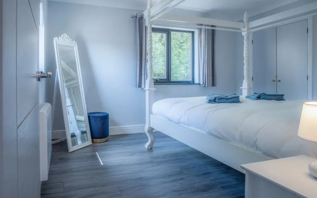Marina View - 1 Bed Apartment - Neyland