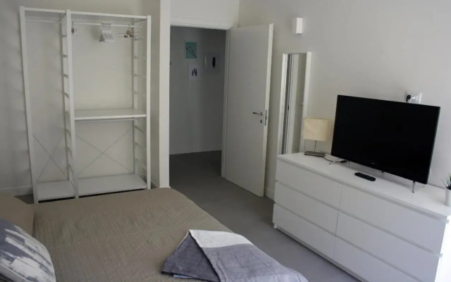 Break Break Apartments