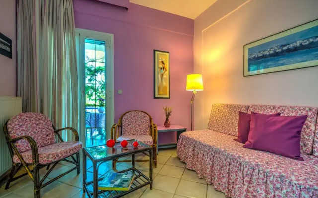 BBQ-Balcony-42Mbps-King-Backyard-Full Kitchen-2