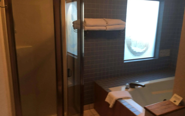 RiverTree Inn & Suites