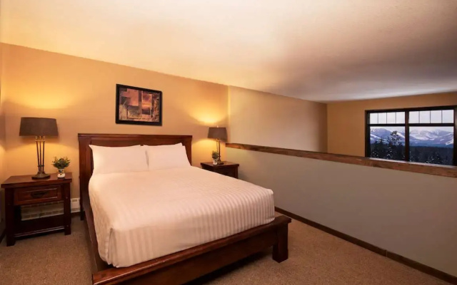 Glacier Mountaineer Lodge