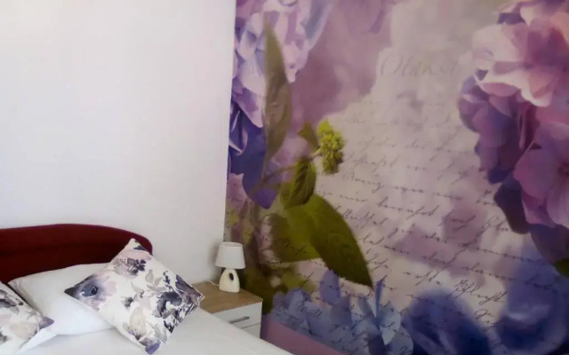 Apartment Yelena Rose West