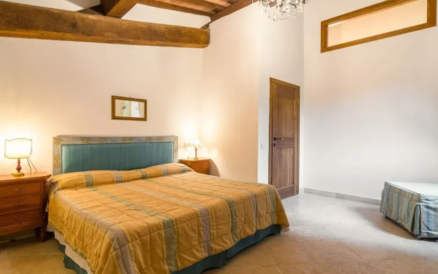 Pleasant Farmhouse in Rapolano Terme With Swimming Pool