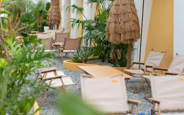 Yige Seaview Parent-child Hotel (Xiada Baicheng Branch, Huandao Road)