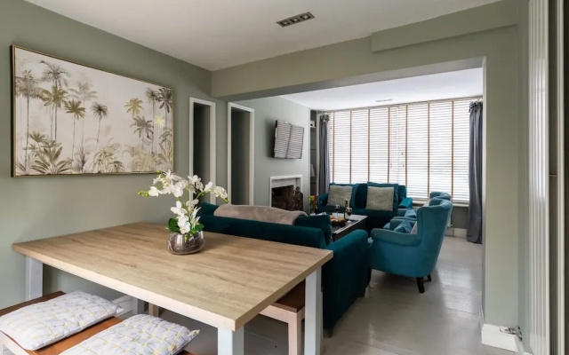 Stylish 4-bedroom Townhouse in the Heart of Bath