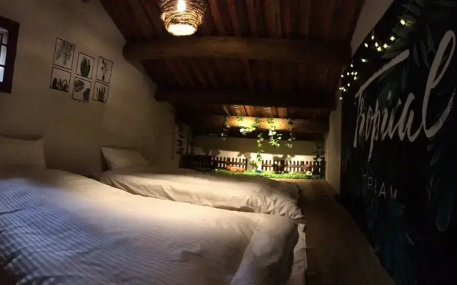 Tomato red classical Homestay