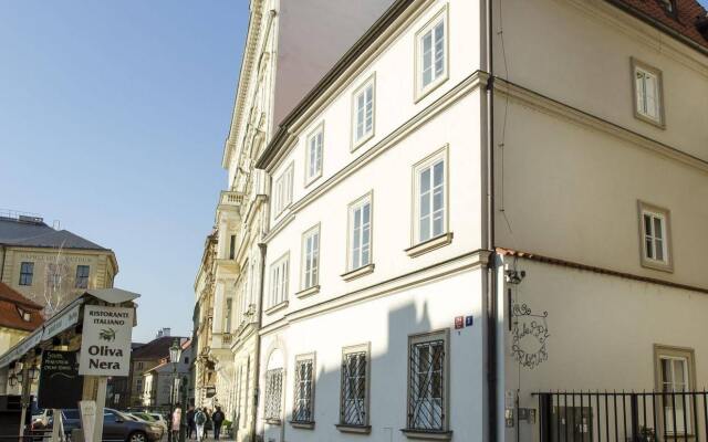 Отель Happy Prague Apartments Чехия, Прага - 1 отзыв об отеле, цены и фото номеров - забронировать отель Happy Prague Apartments онлайн вид на фасад