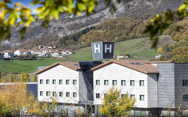 Hotel Plazaola вид на фасад