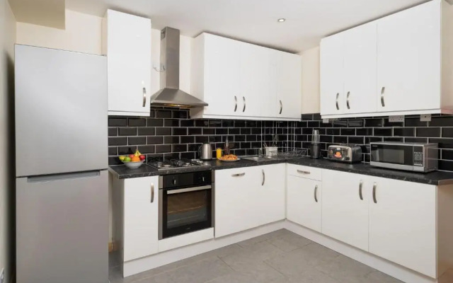 S6 Ensuite Loft Studio Space (Sandycroft Guest House)