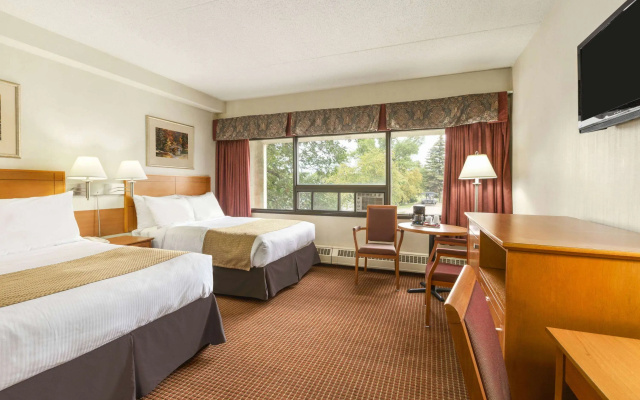 Travelodge by Wyndham Edmonton East