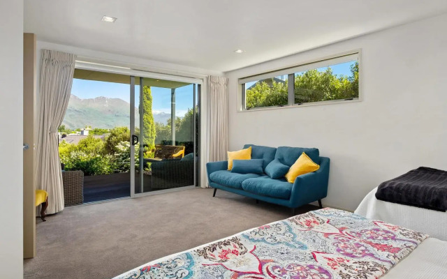 Kings View - Wanaka Holiday Home