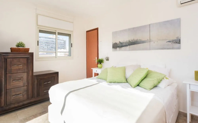 MAMAD - Spacious Duplex with Terrace 3-min From the Beach