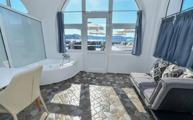 Thirassia Paradise Suites
