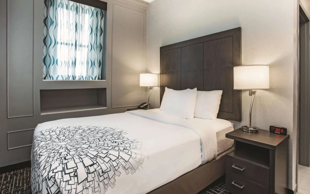 La Quinta Inn & Suites by Wyndham Baltimore Downtown