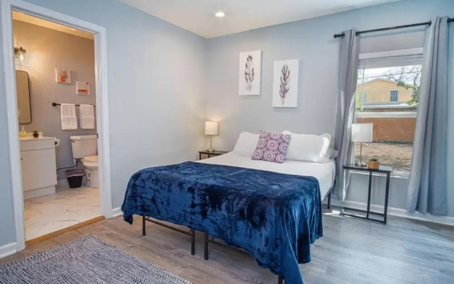 Charming 3br/1ba Close to Vibrant Downtown