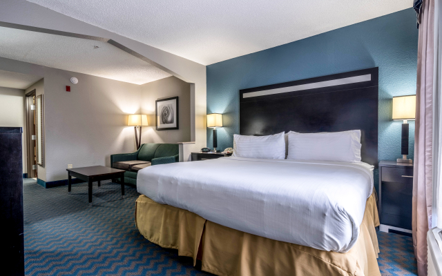 Holiday Inn Express & Suites Roanoke Rapids SE by IHG