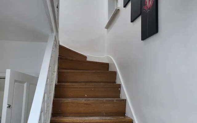 Charming 3-bedroom House Rental in Greater London