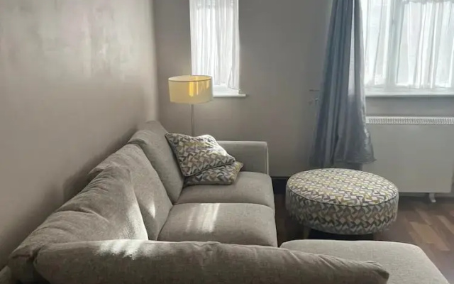 Beautiful 2-bed House in Grays