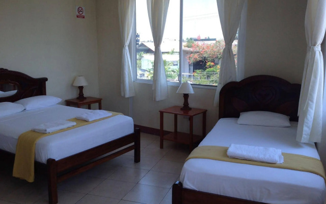 Gloria - Galápagos Inn