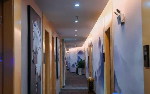 Junyi Collection Hotel (Zhanggong District Rongjiang Road)
